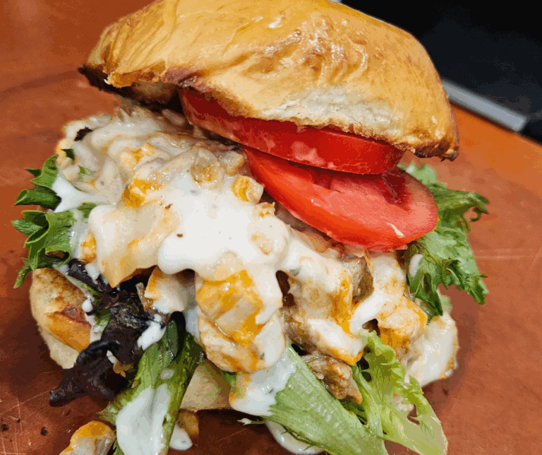 Delicious chicken sandwich with lettuce and tomatoes